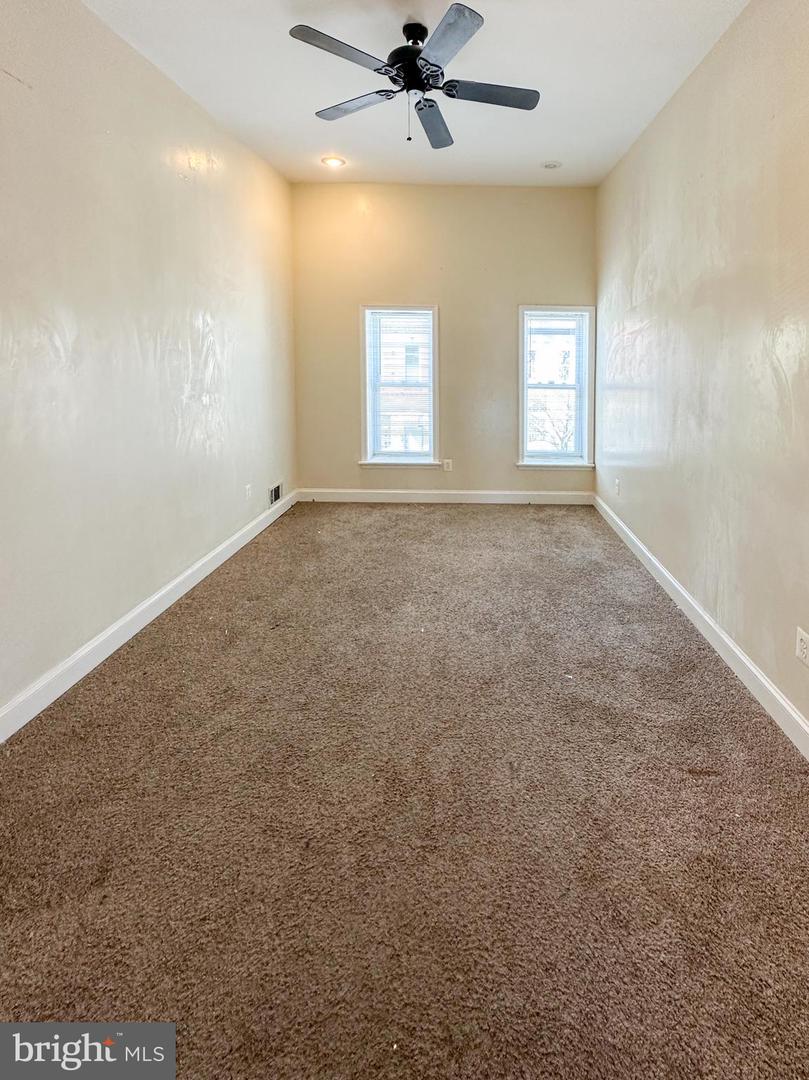 Photo 11 of 24 of 1235 James St townhome