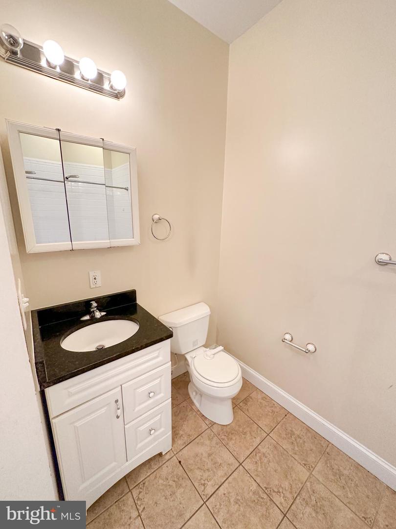 Photo 16 of 24 of 1235 James St townhome