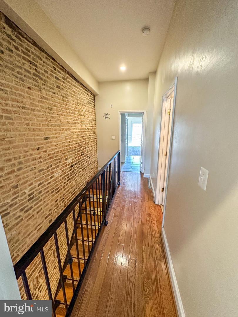 Photo 9 of 24 of 1235 James St townhome