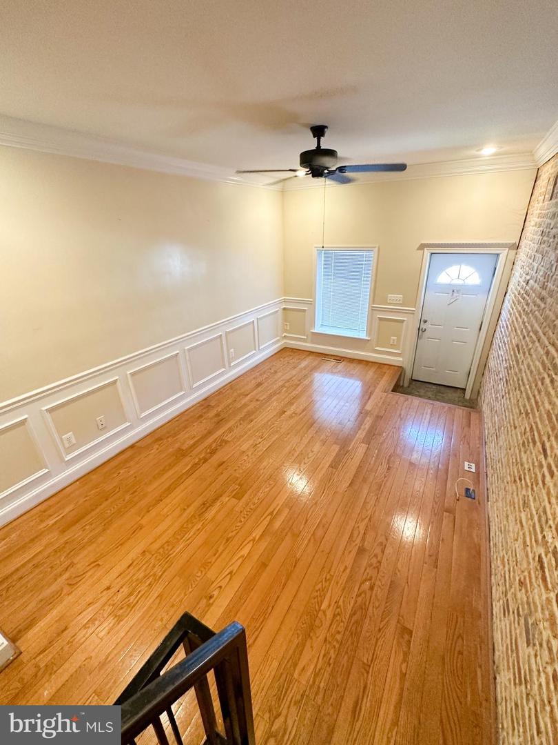 Photo 4 of 24 of 1235 James St townhome