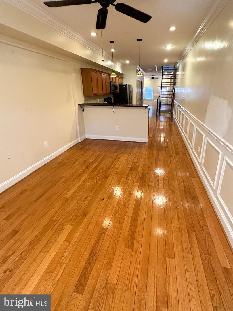 Photo 7 of 24 of 1235 James St townhome