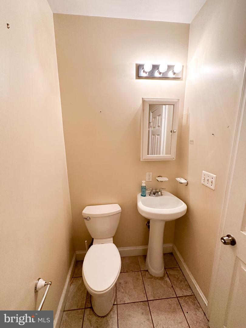 Photo 12 of 24 of 1235 James St townhome