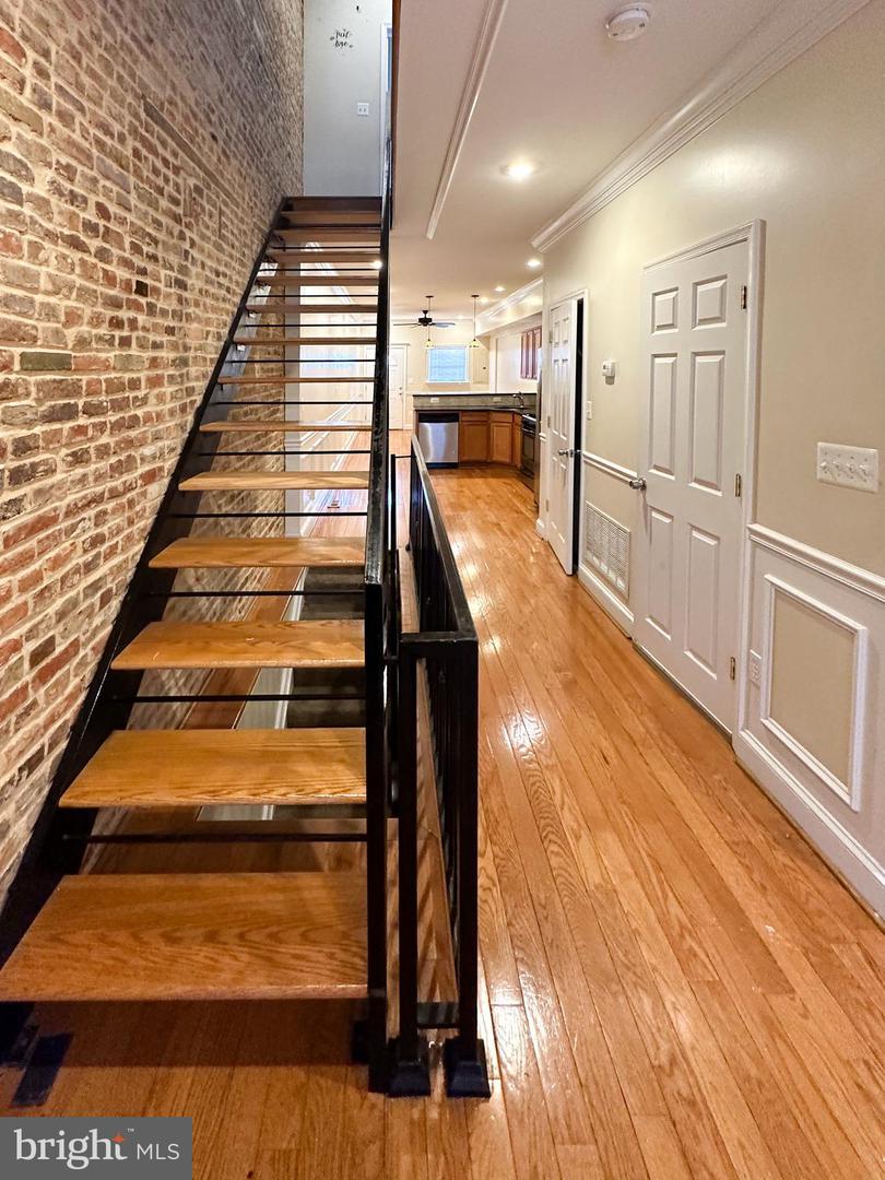 Photo 8 of 24 of 1235 James St townhome