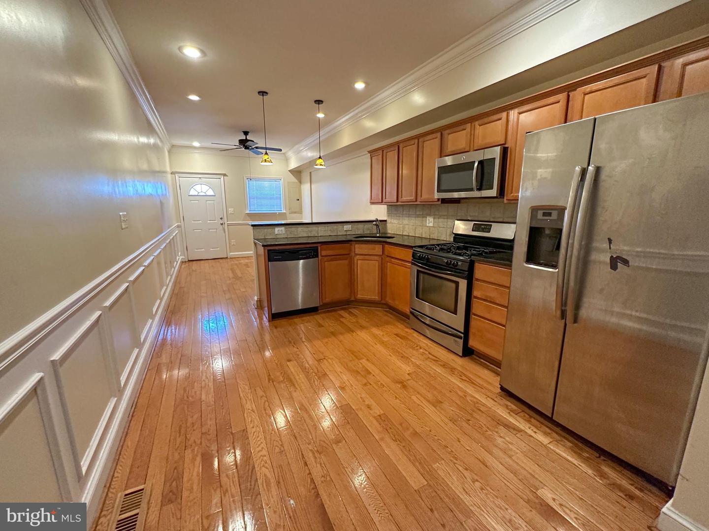 Photo 6 of 24 of 1235 James St townhome