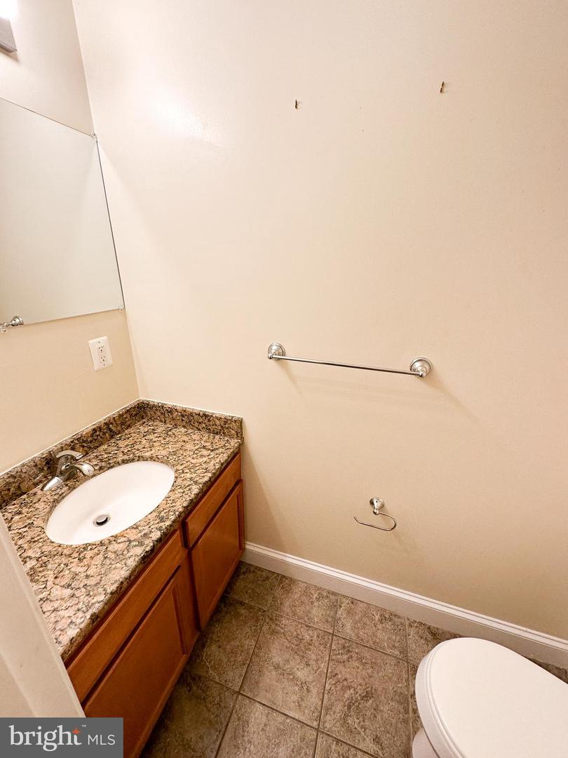 Photo 5 of 24 of 1235 James St townhome