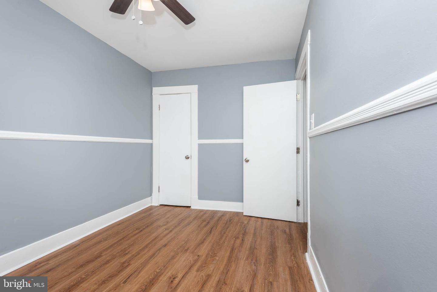 Photo 14 of 25 of 1 W Jeffrey St townhome