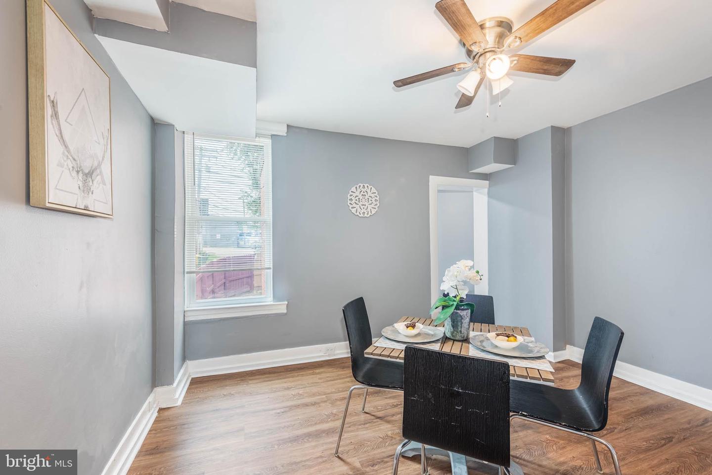 Photo 5 of 25 of 1 W Jeffrey St townhome