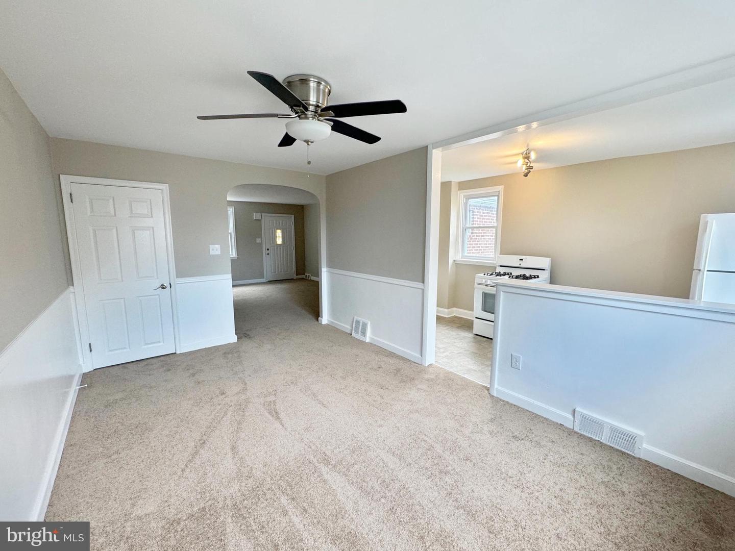 Photo 6 of 15 of 310 Comerford Ter multi-family property
