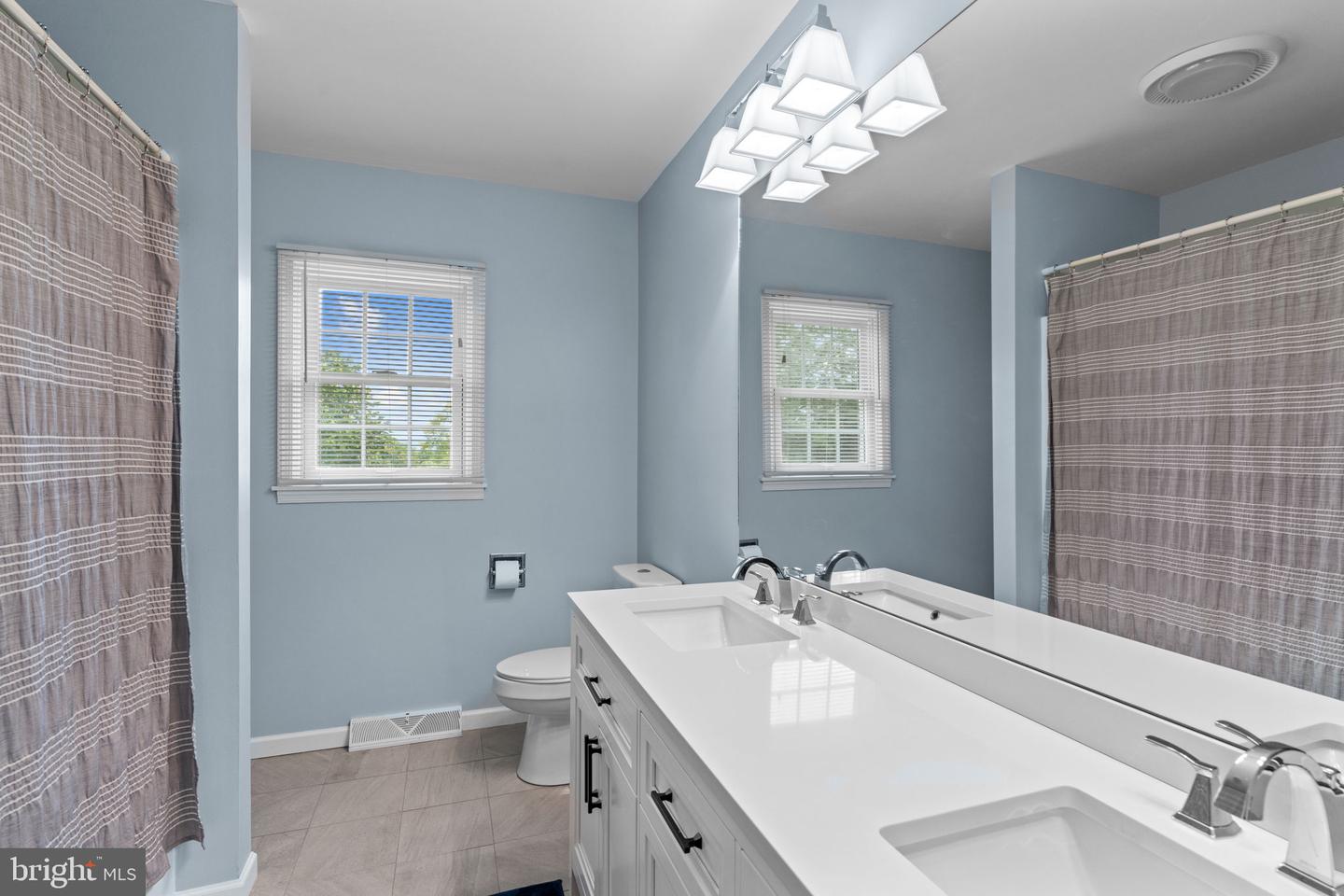 Photo 15 of 35 of 1807 Blacklatch Ln house