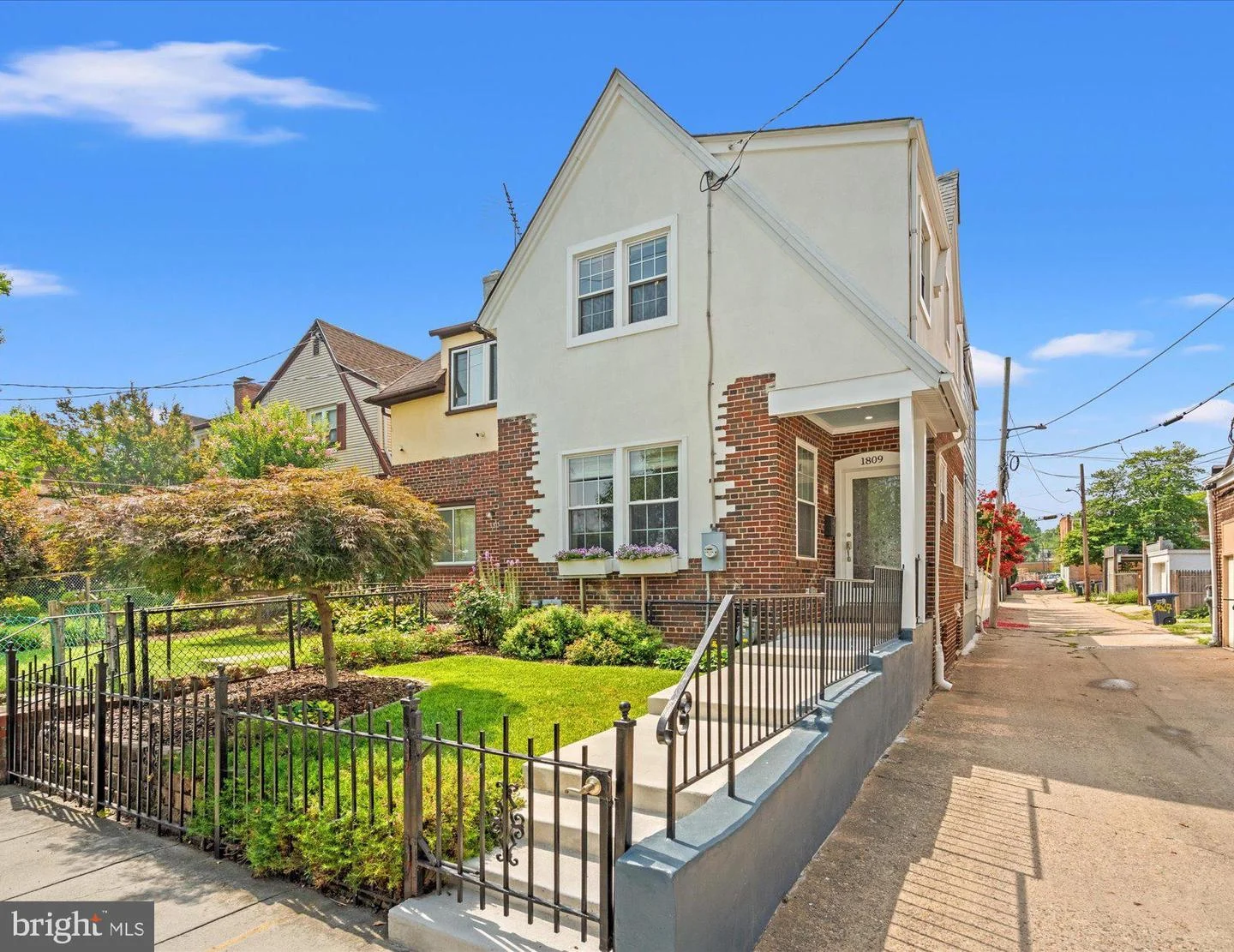 1809 Otis Street NE