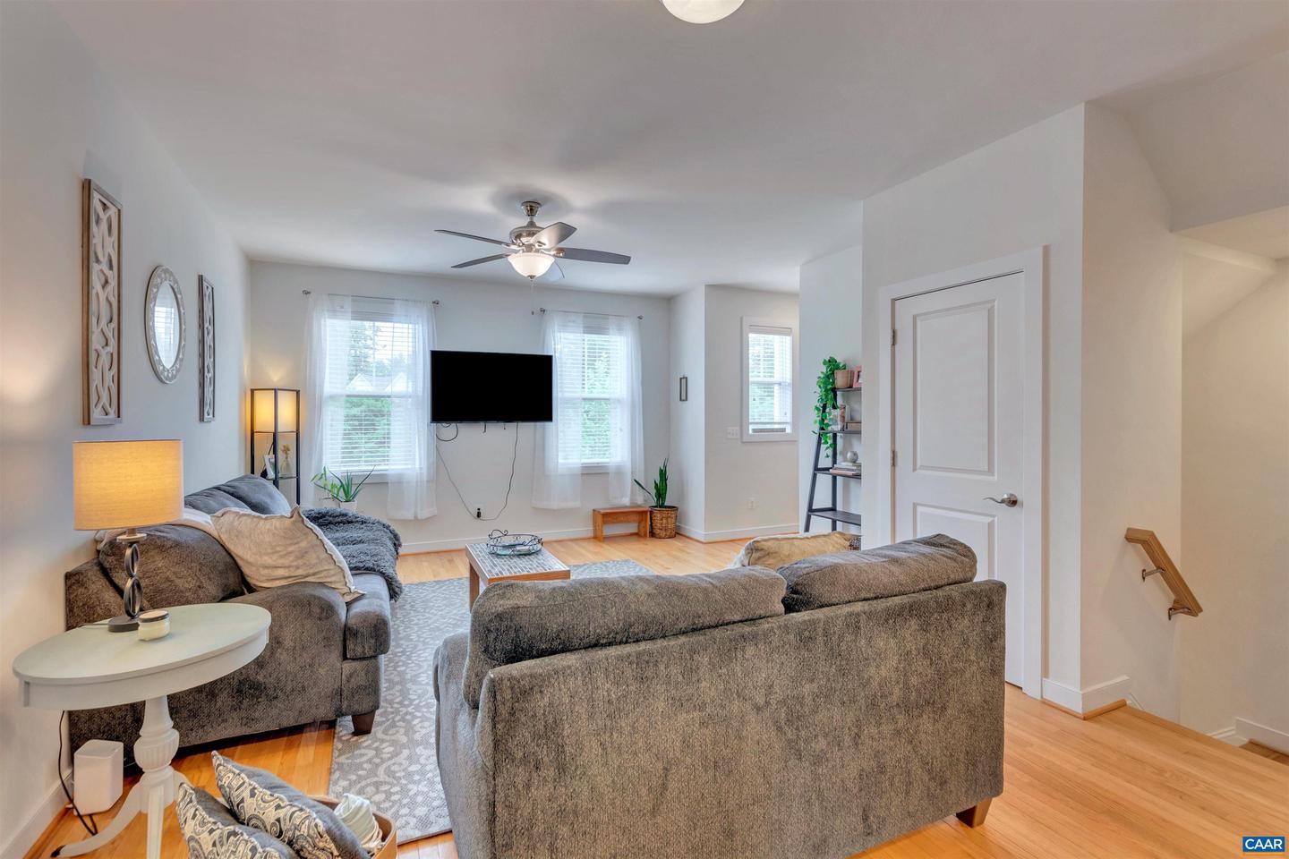 Photo 13 of 35 of 103 Longwood Dr #B townhome