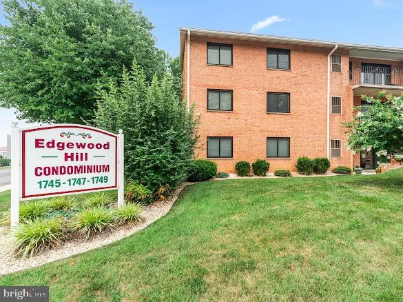 1745 Edgewood Hill Circle Unit 2
