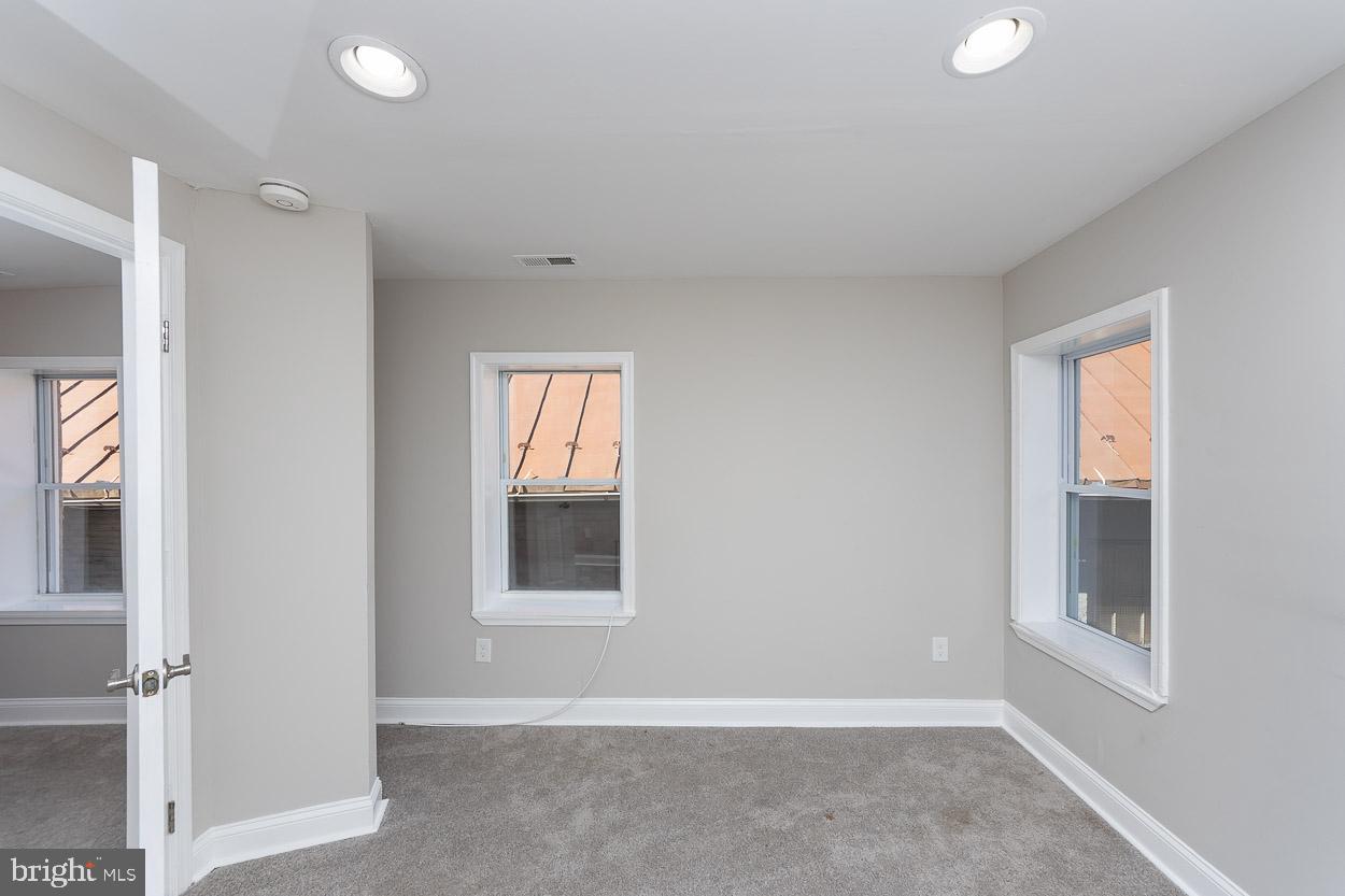 Photo 18 of 40 of 1303 Washington Blvd townhome