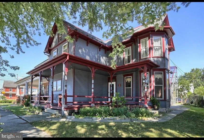 7 E Penn Avenue