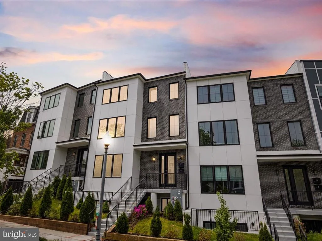 1253 Holbrook Terrace NE Unit B