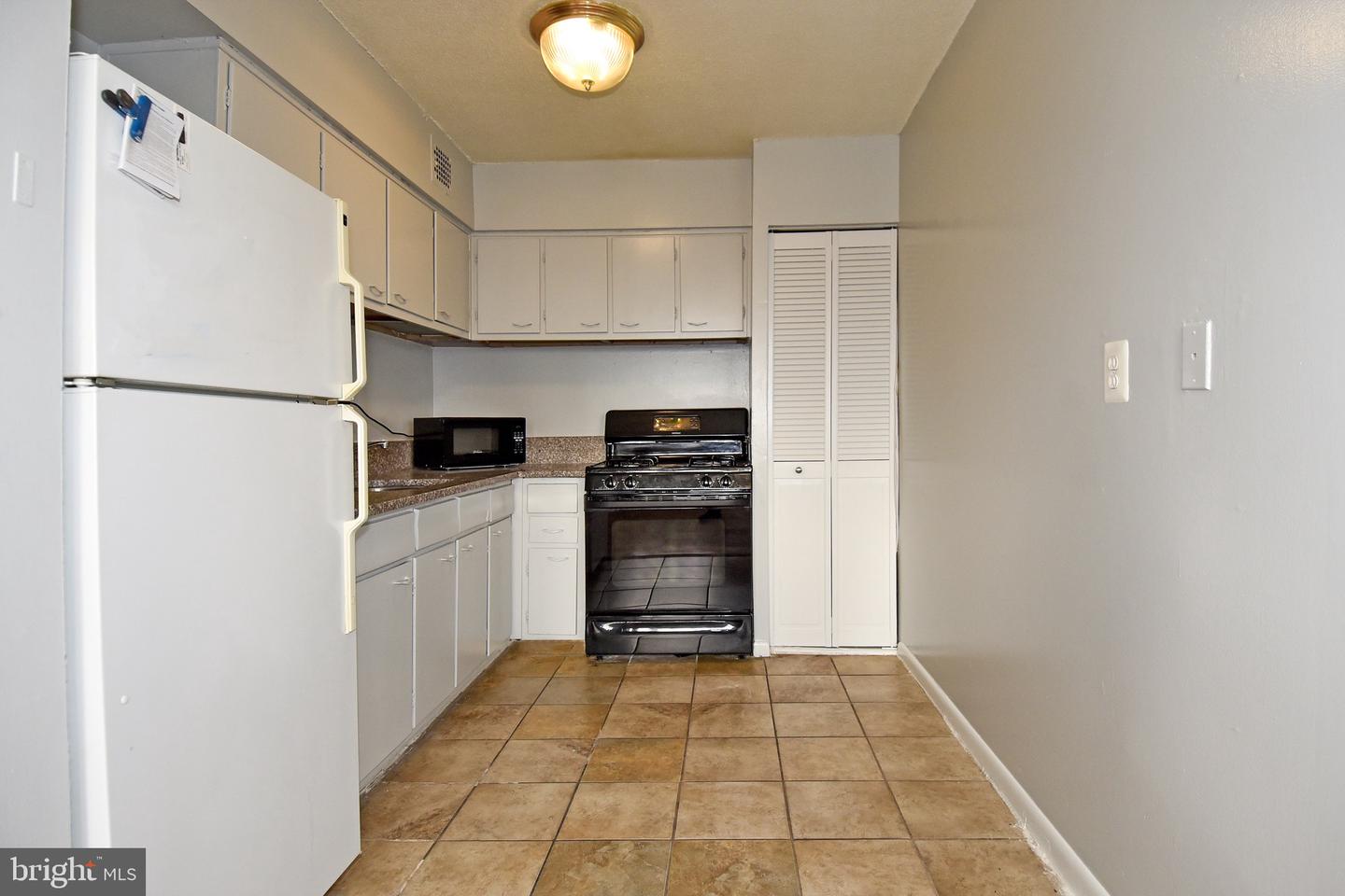 Photo 14 of 32 of 4410 Oglethorpe St #203 condo