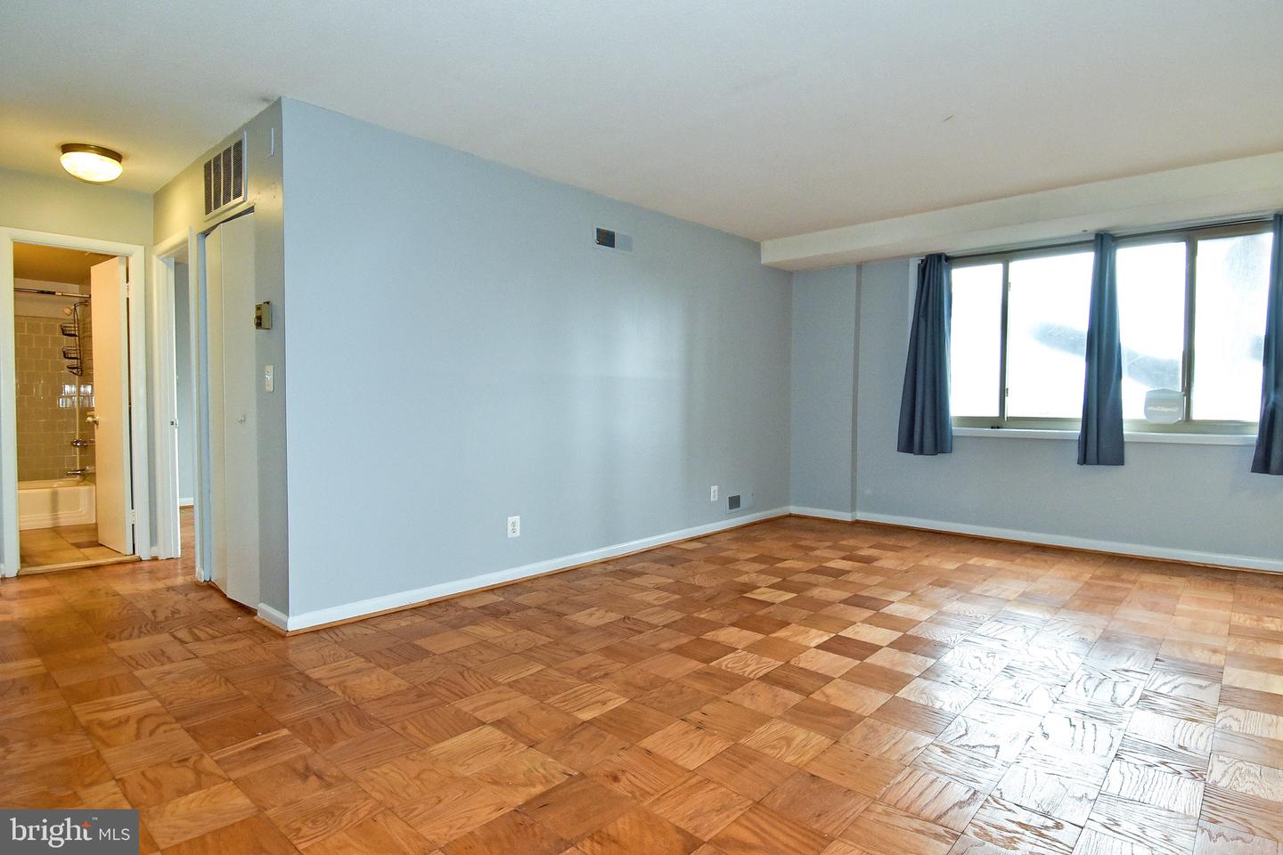 Photo 6 of 32 of 4410 Oglethorpe St #203 condo