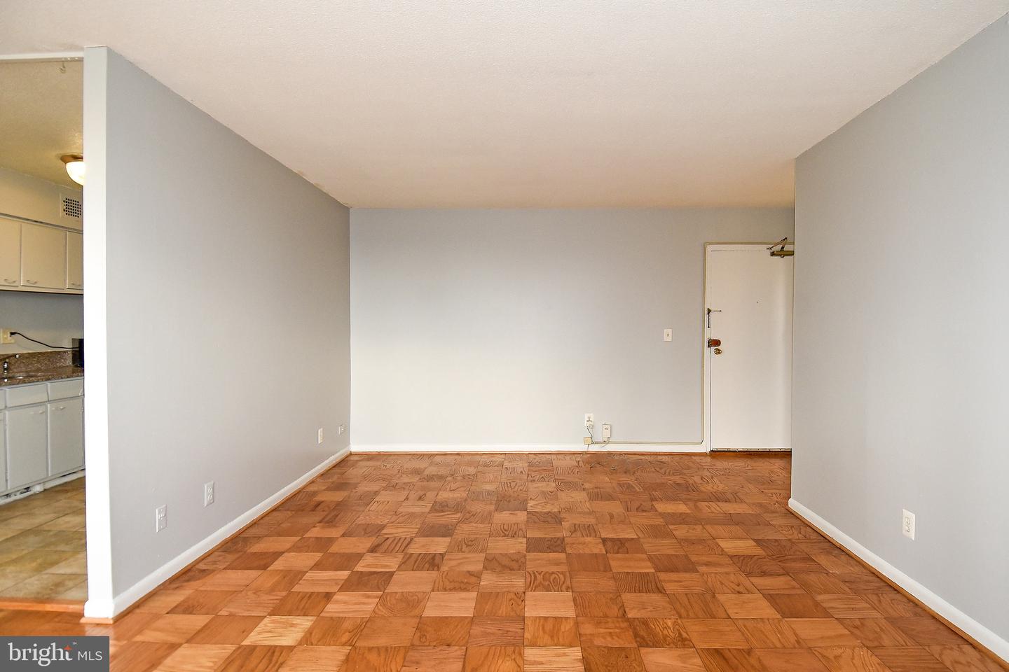 Photo 9 of 32 of 4410 Oglethorpe St #203 condo