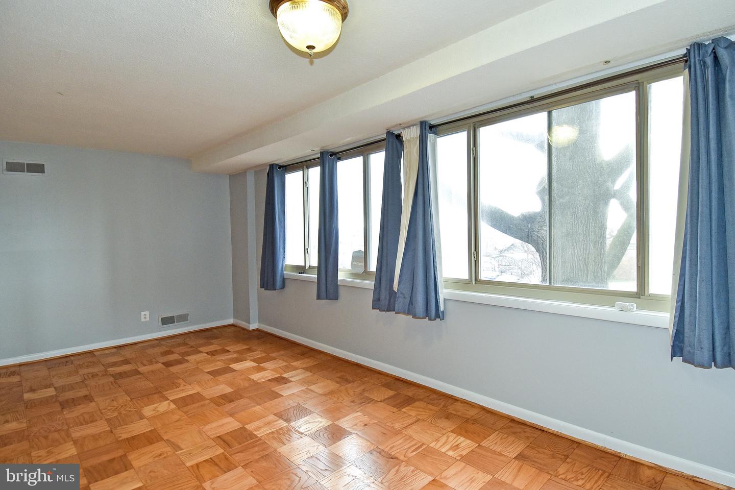 Photo 13 of 32 of 4410 Oglethorpe St #203 condo