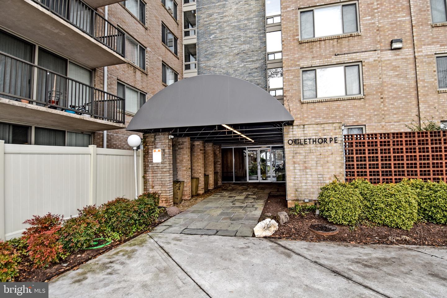Photo 2 of 32 of 4410 Oglethorpe St #203 condo