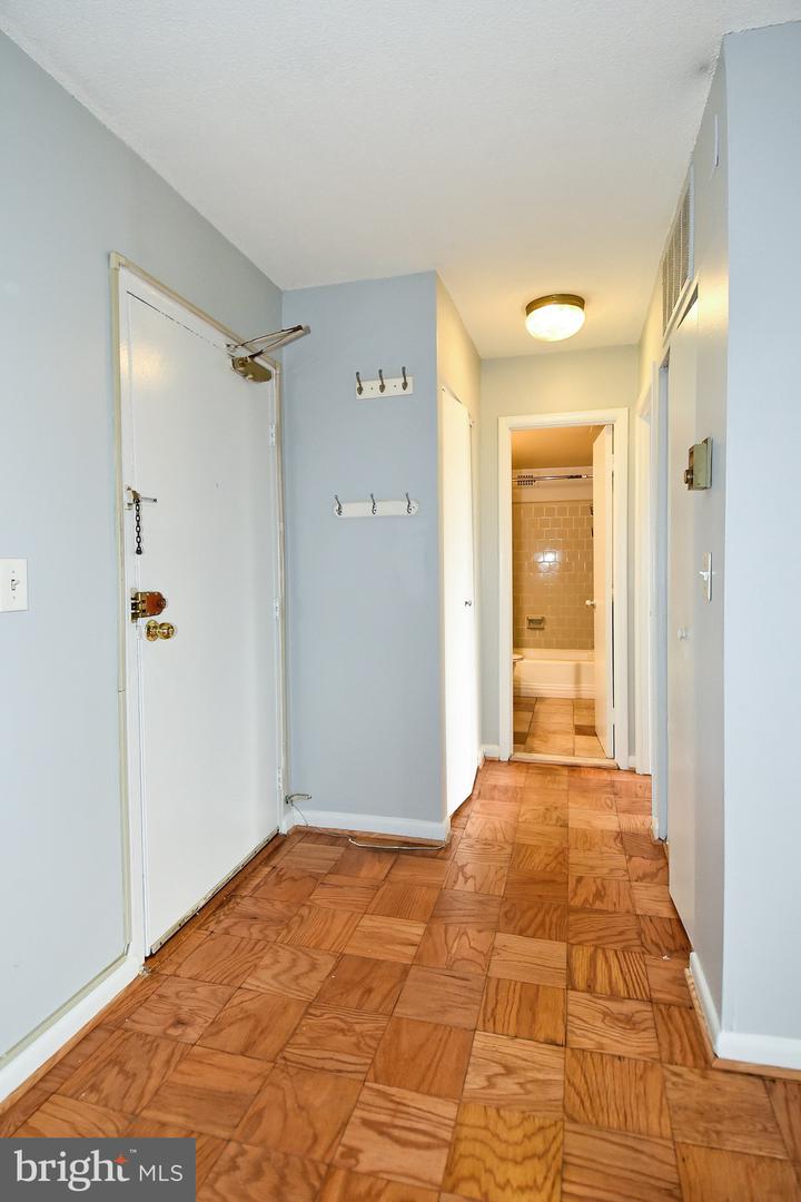 Photo 5 of 32 of 4410 Oglethorpe St #203 condo