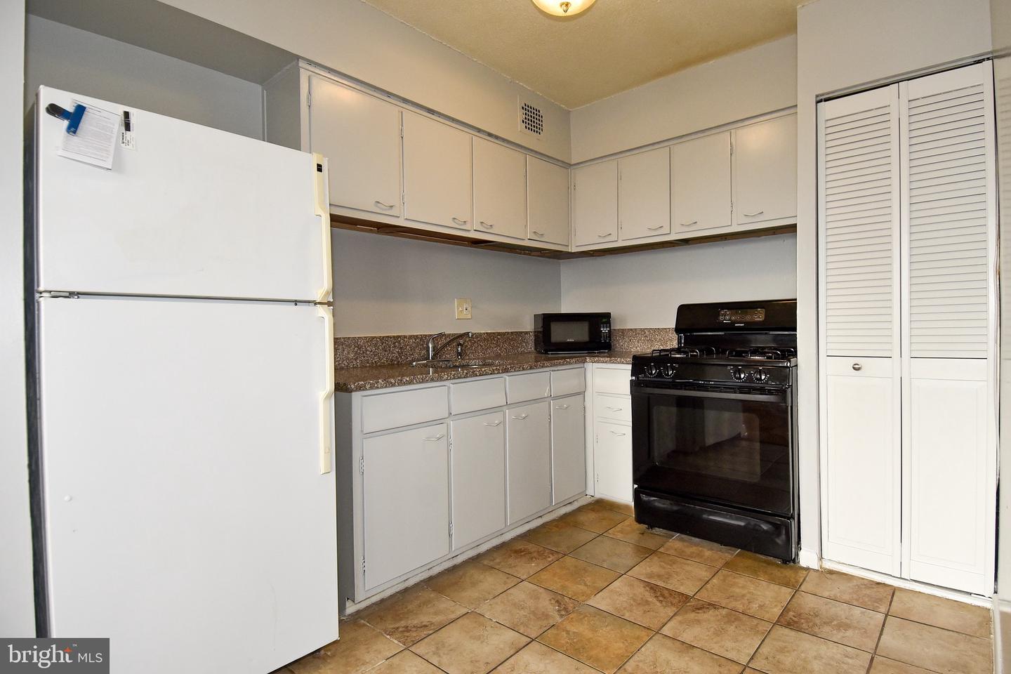 Photo 15 of 32 of 4410 Oglethorpe St #203 condo