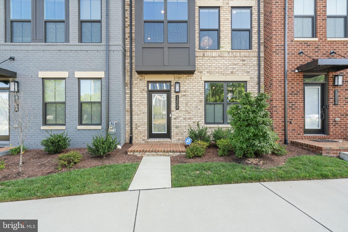 Photo 3 of 50 of 13006 Hattontown Sq townhome