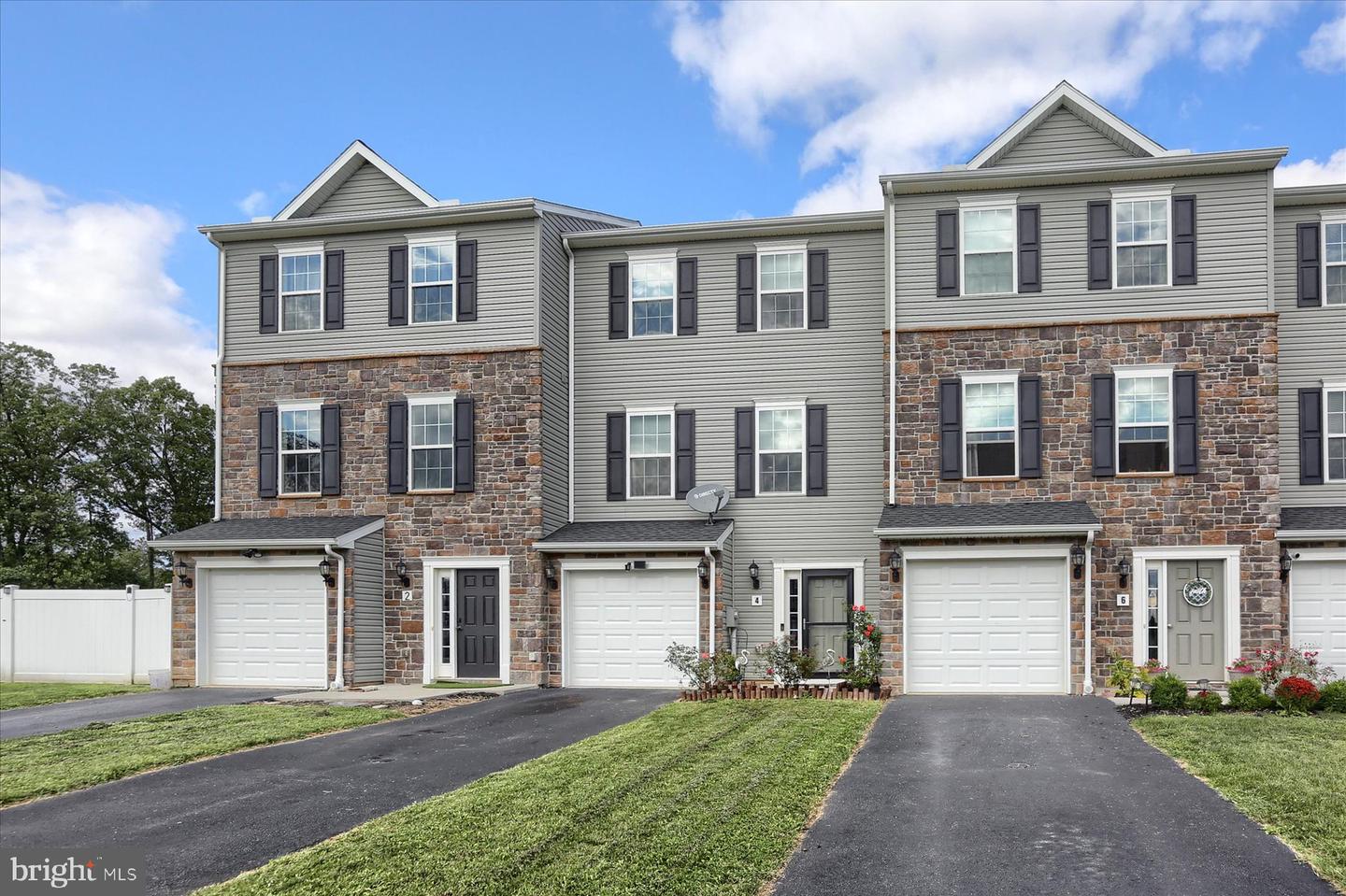 Photo 28 of 28 of 4 Holstein Dr townhome