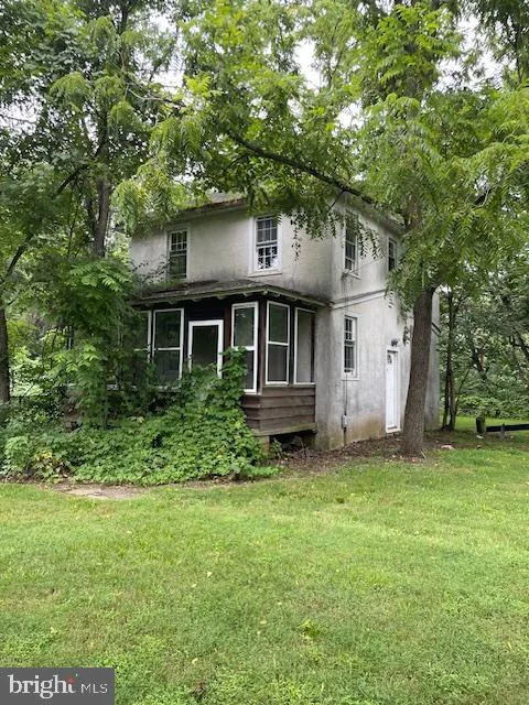 323 E Street Road