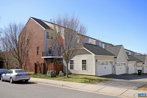 Townhouse in Charlottesville VA 733 Rainier Rd 17.jpg