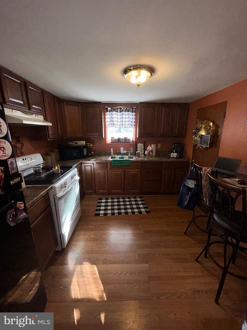 Photo 10 of 23 of 3059 Memphis St townhome