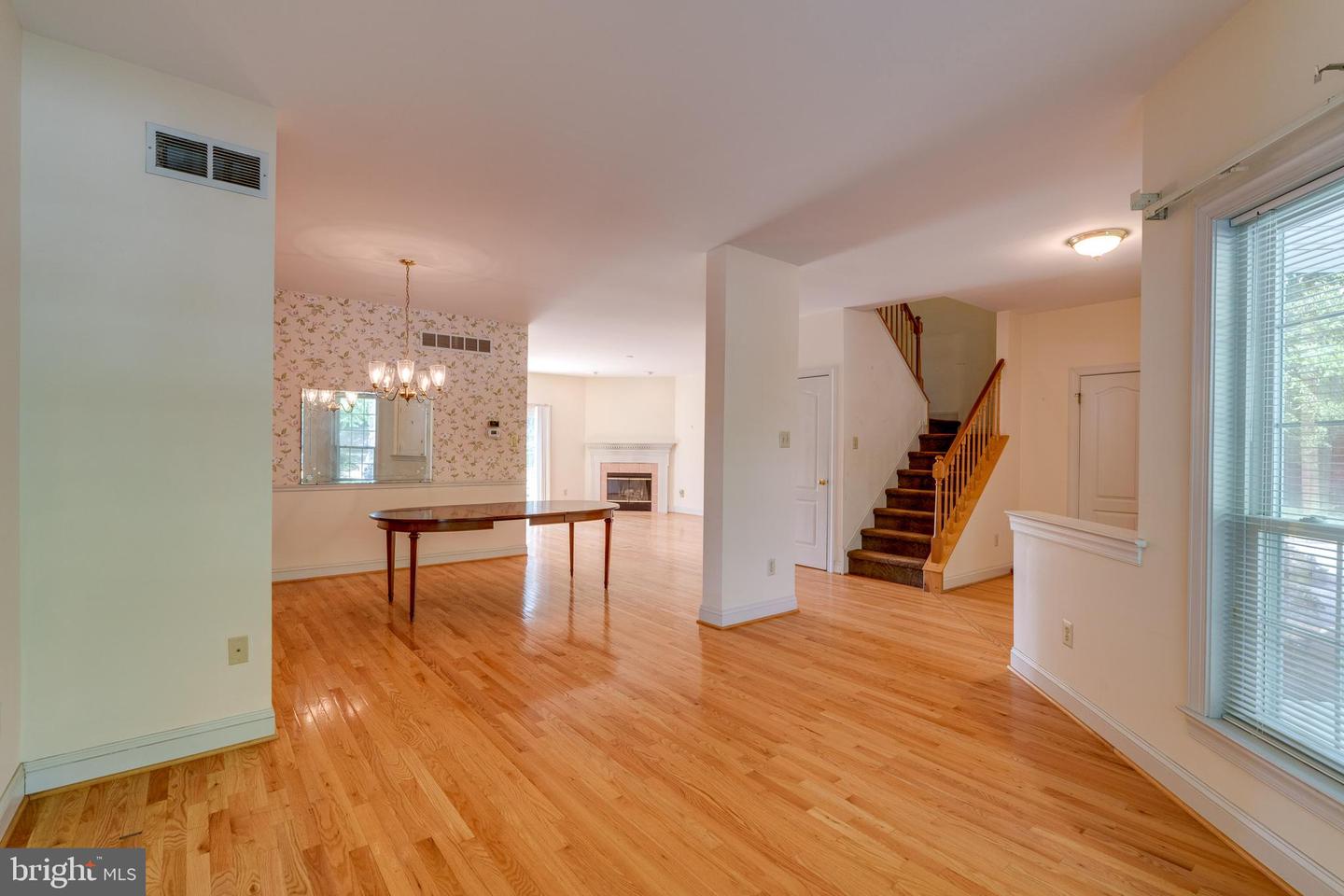 Photo 5 of 32 of 164 Daylesford Blvd townhome