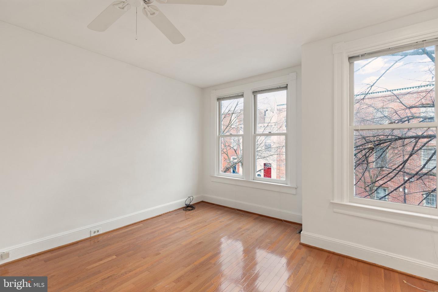 Photo 15 of 31 of 1207 William St townhome
