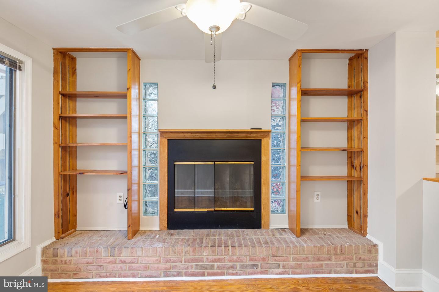 Photo 14 of 31 of 1207 William St townhome