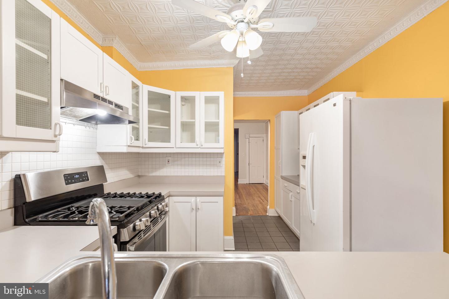 Photo 11 of 31 of 1207 William St townhome