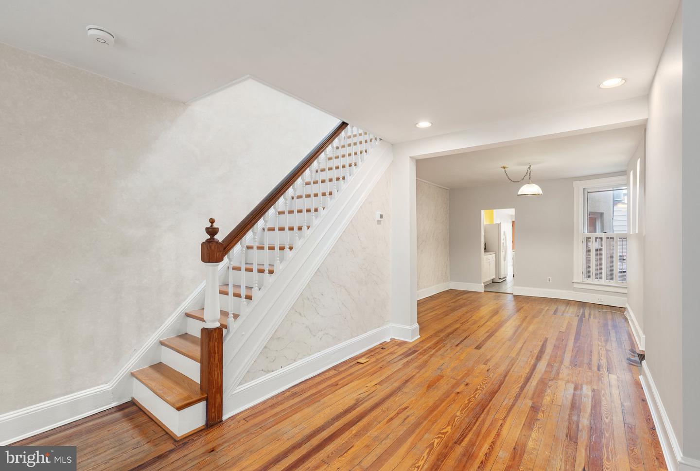Photo 4 of 31 of 1207 William St townhome