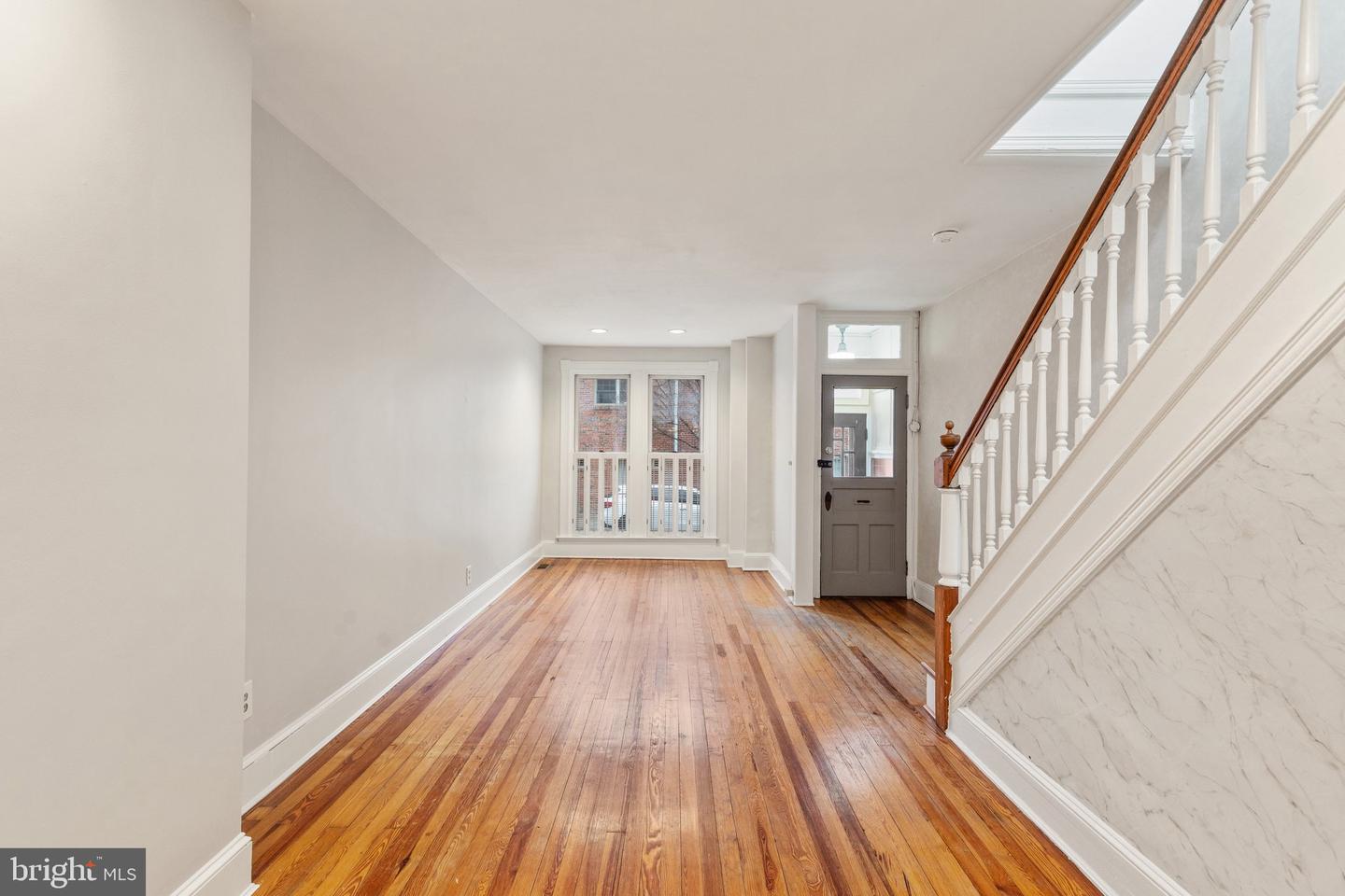 Photo 6 of 31 of 1207 William St townhome