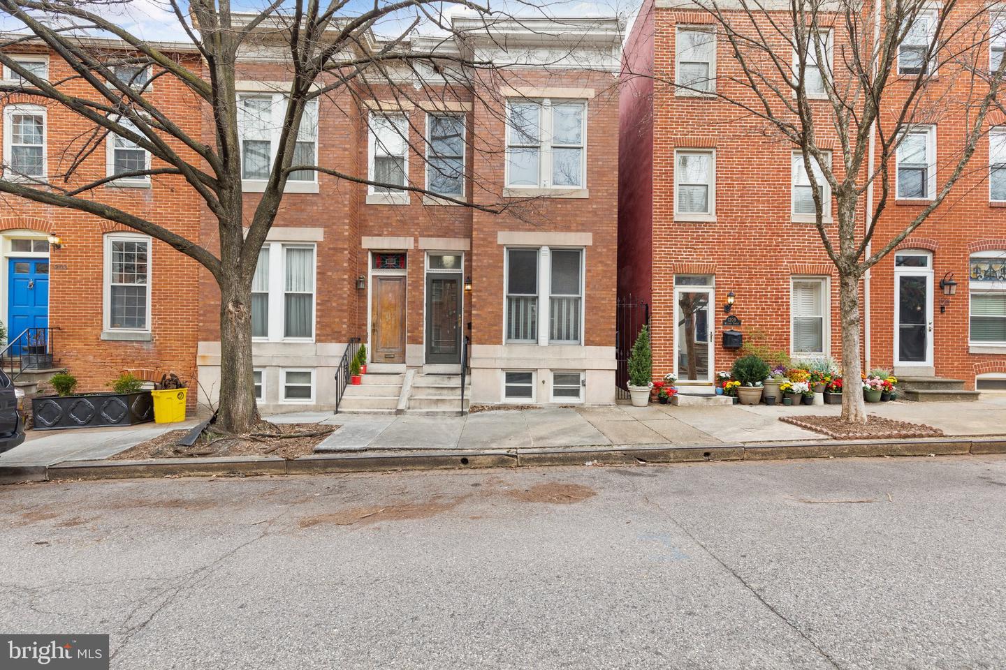 Photo 2 of 31 of 1207 William St townhome