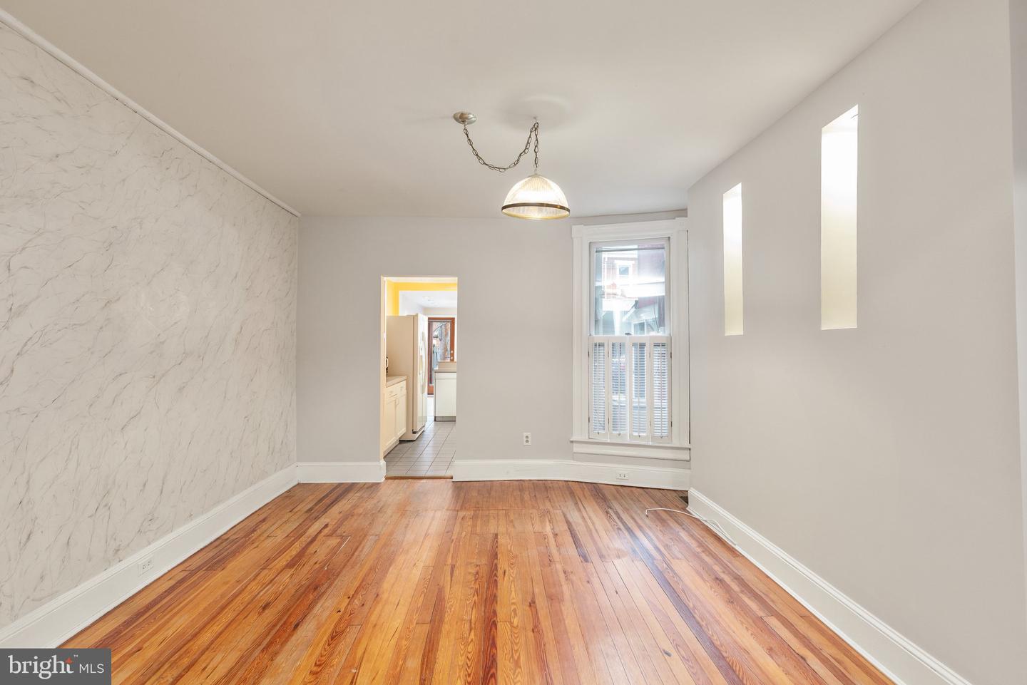 Photo 7 of 31 of 1207 William St townhome