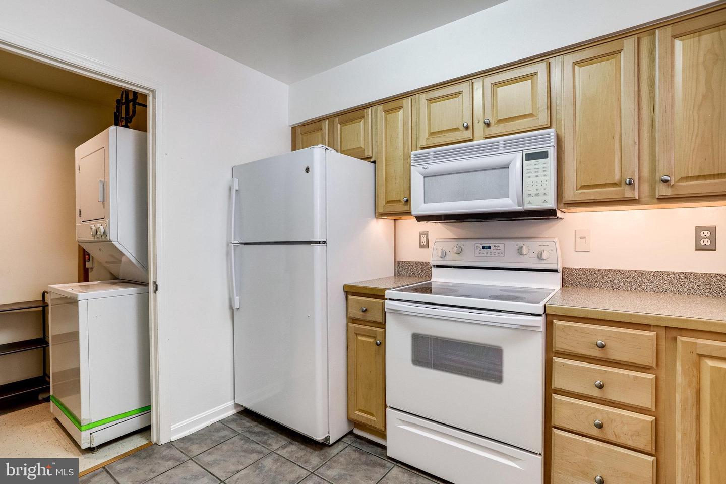 Photo 8 of 42 of 1020 N Stafford St #101 condo
