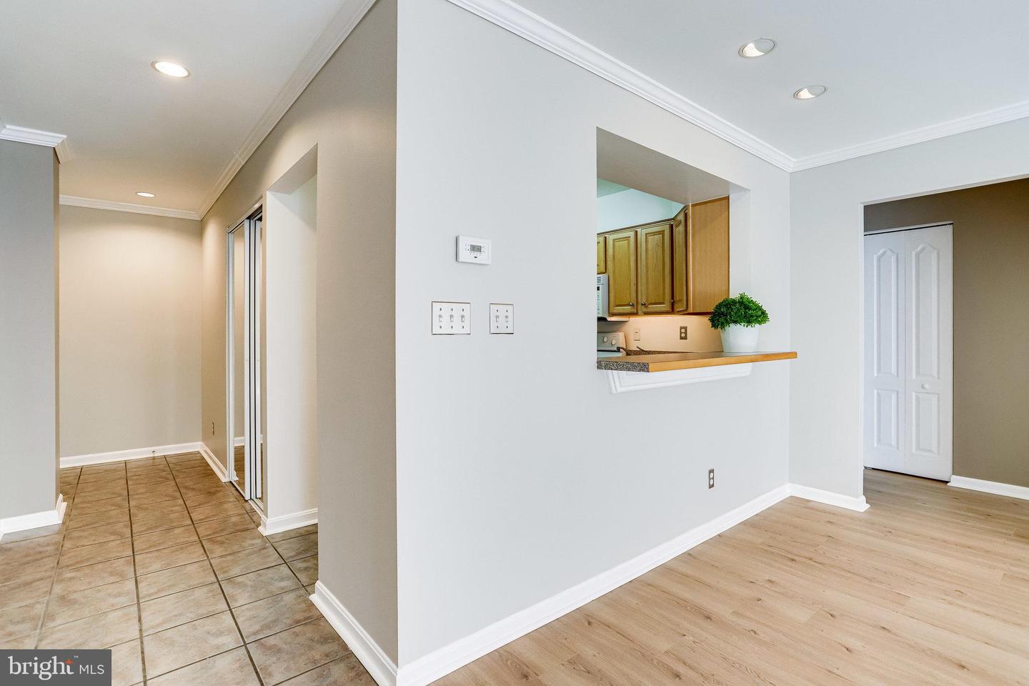 Photo 5 of 42 of 1020 N Stafford St #101 condo