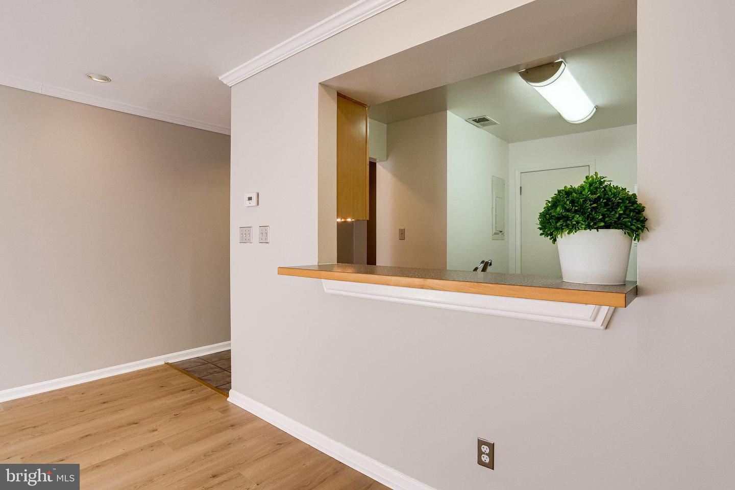 Photo 12 of 42 of 1020 N Stafford St #101 condo