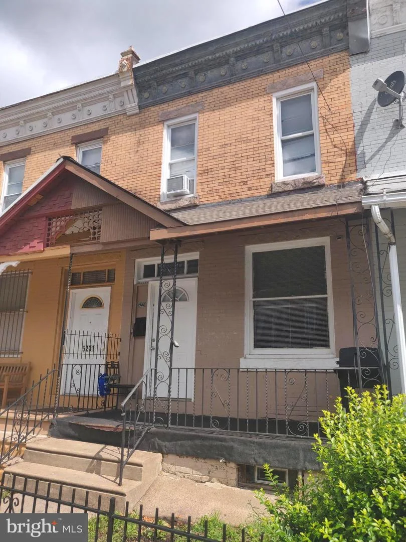 5229 Master Street