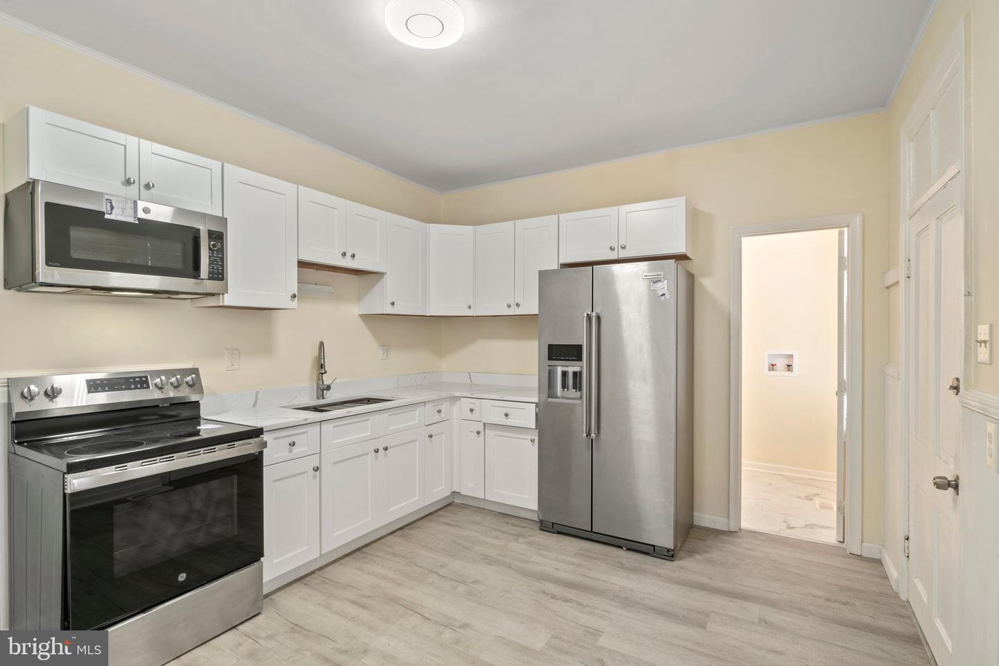 Photo 12 of 43 of 225 Locust St townhome