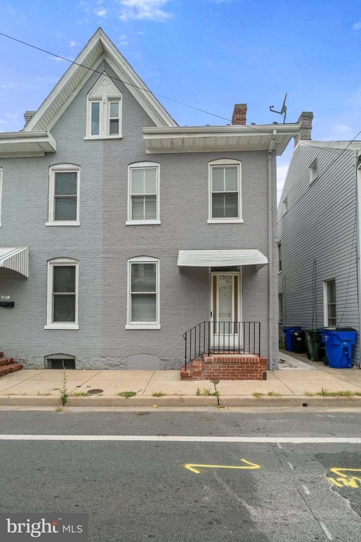 Photo 35 of 43 of 225 Locust St townhome