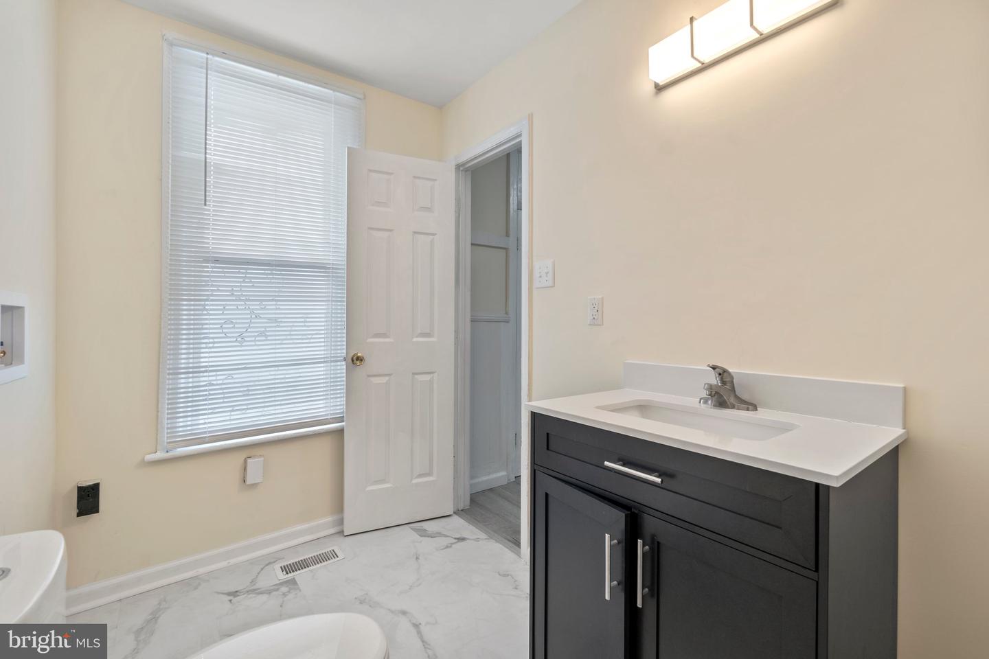 Photo 16 of 43 of 225 Locust St townhome