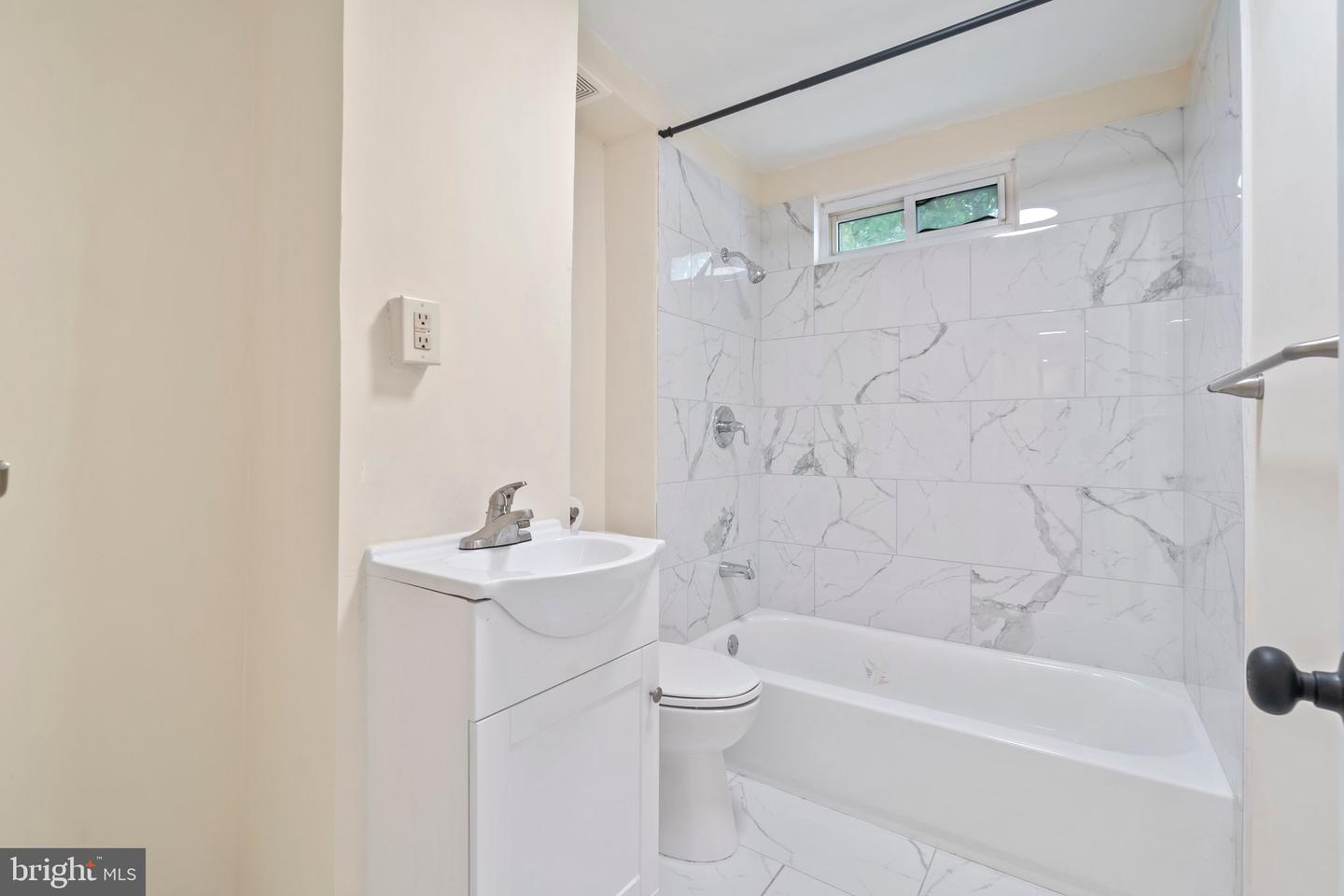 Photo 26 of 43 of 225 Locust St townhome