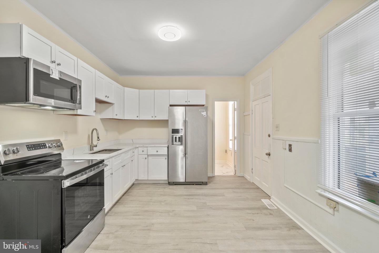 Photo 11 of 43 of 225 Locust St townhome