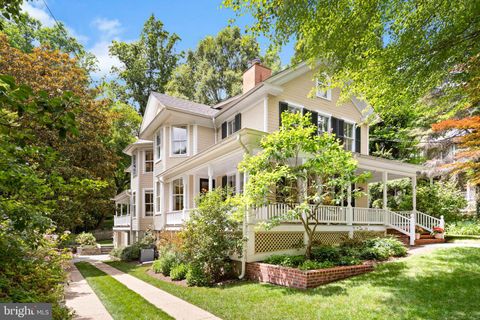 Single Family Residence in Chevy Chase MD 5808 Warwick PLACE.jpg