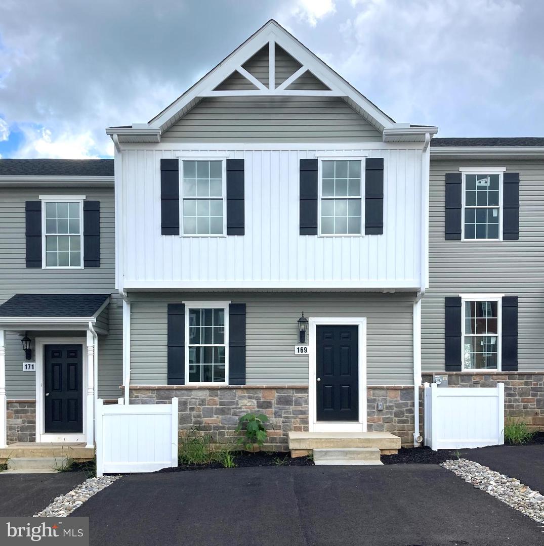 View Hanover, PA 17331 townhome
